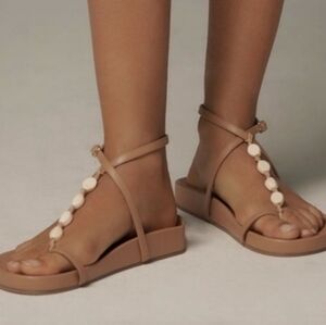 NWOT Anthropologie Toe Loop Shell Sandals Size 10